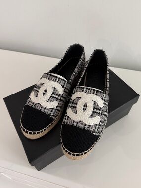CHANEL Black and White Tweed Flats